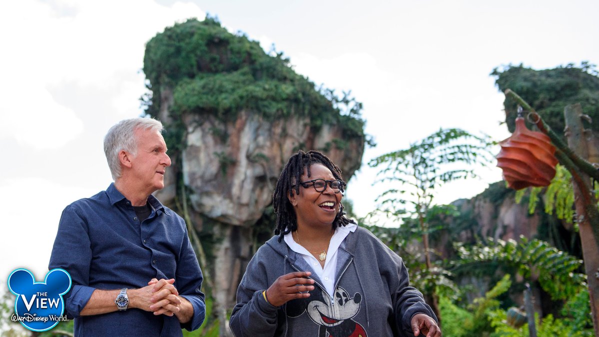Whoopi Goldberg and James Cameron in Pandora - The World of Avatar